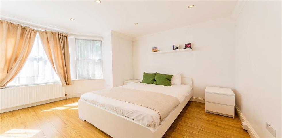 			3 Bedroom, 2 bath, 1 reception Flat			 Blenheim Gardens, Willesden Green